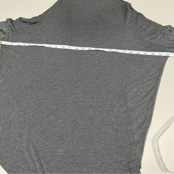 Vince. Mock Neck Boxy Long Sleeve - Picture 4 of 6